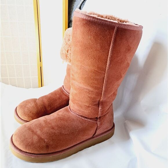 UGG   - Picture 10 of 16